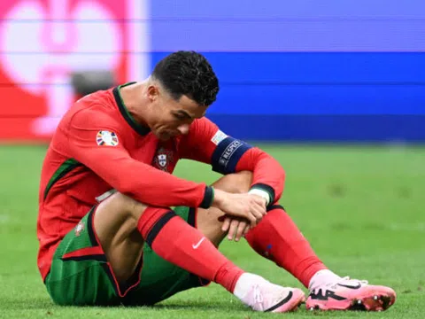 Truyền thông Bồ Đào Nha kêu gọi Ronaldo ngồi dự bị